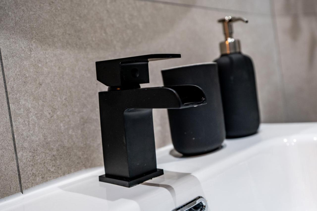 Watergate Penthouse - New 2 Bed Luxury Apartment In City Centre チェスター エクステリア 写真